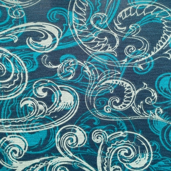 LulaRoe Paisley Printed Irma Tunic Top-0919-4 - Picture 8 of 11